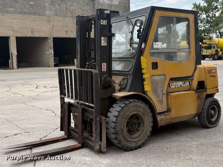 Caterpillar DP40K-D forklift - FK0261