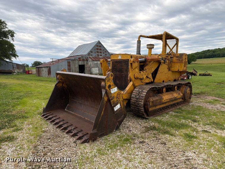 International Harvester 250A track loader - FK3063