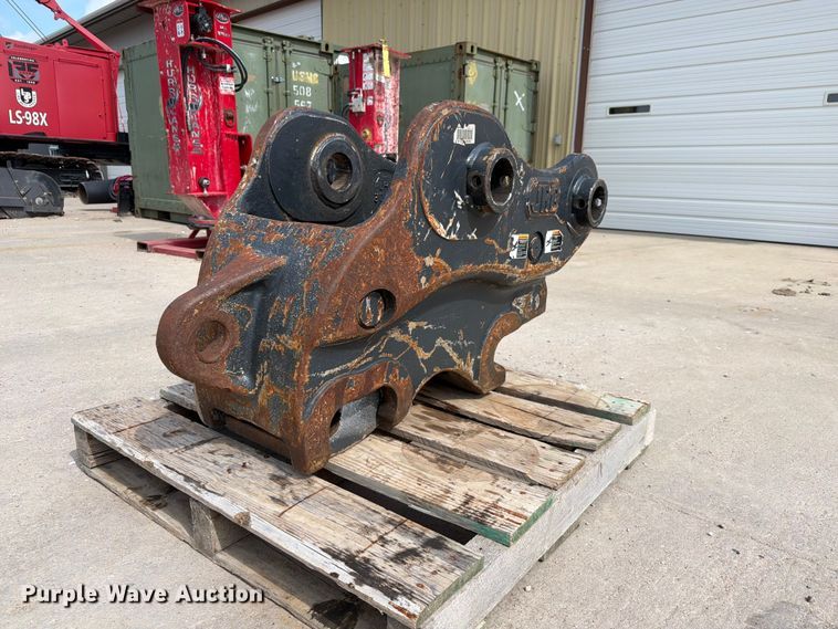 2022 JRB PowerLatch quick coupler - NA9485