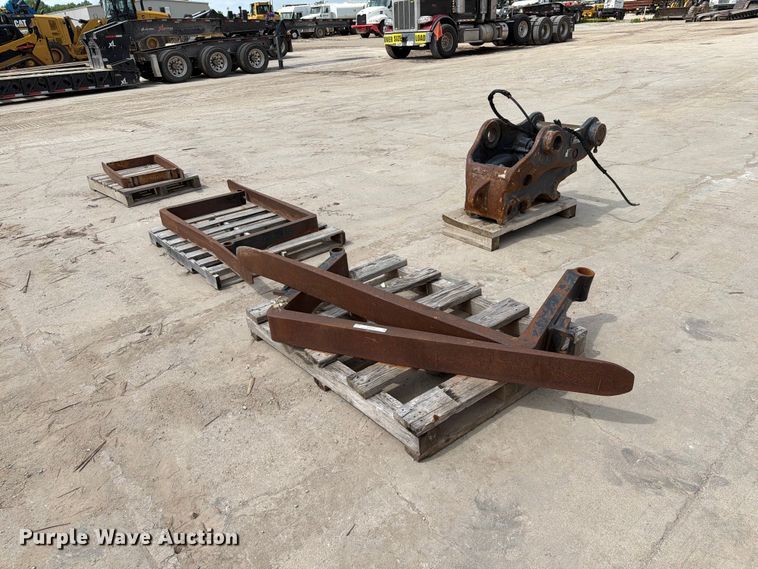 (3) sets of forks - NA9486