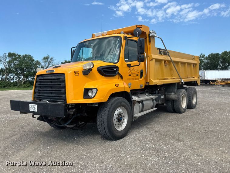 2014 Freightliner 114SD dump truck - NA9513