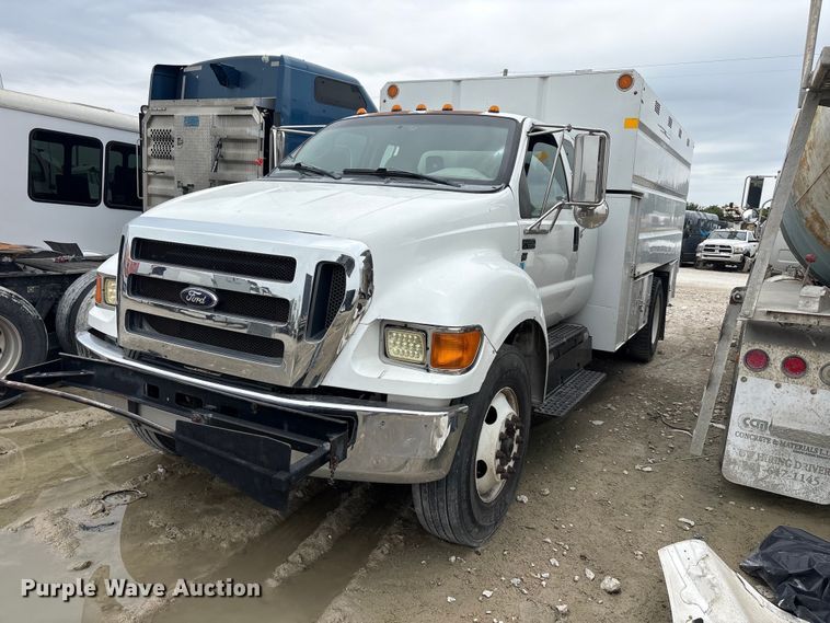 2015 Ford F650 Super Duty chipper truck - YA2815