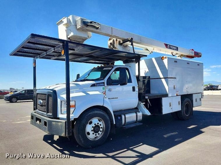 2017 Ford F750 Super Duty forestry bucket truck - YA2835