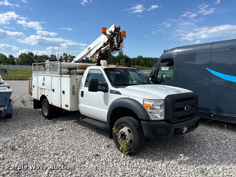 2013 Ford F450 Super Duty bucket truck - YA3113