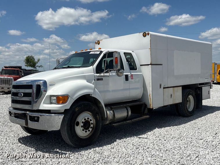 2015 Ford F750 Super Duty chipper truck - YA3188