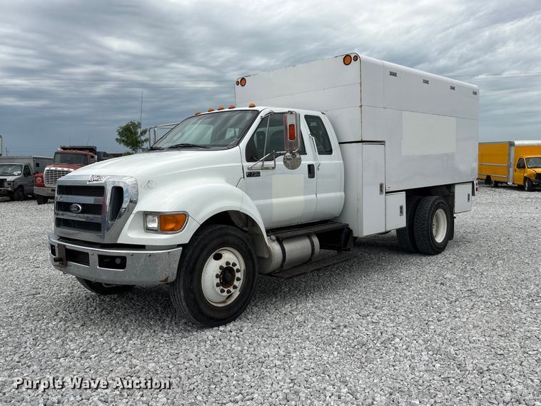 2015 Ford F750 chipper truck - YA3189
