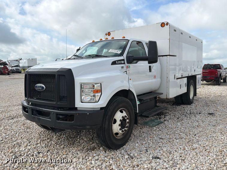 2016 Ford F650 Super Duty chipper truck - YA3210