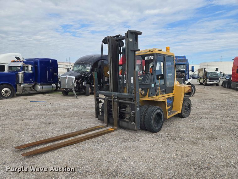 Caterpillar DP70 forklift - YA3841