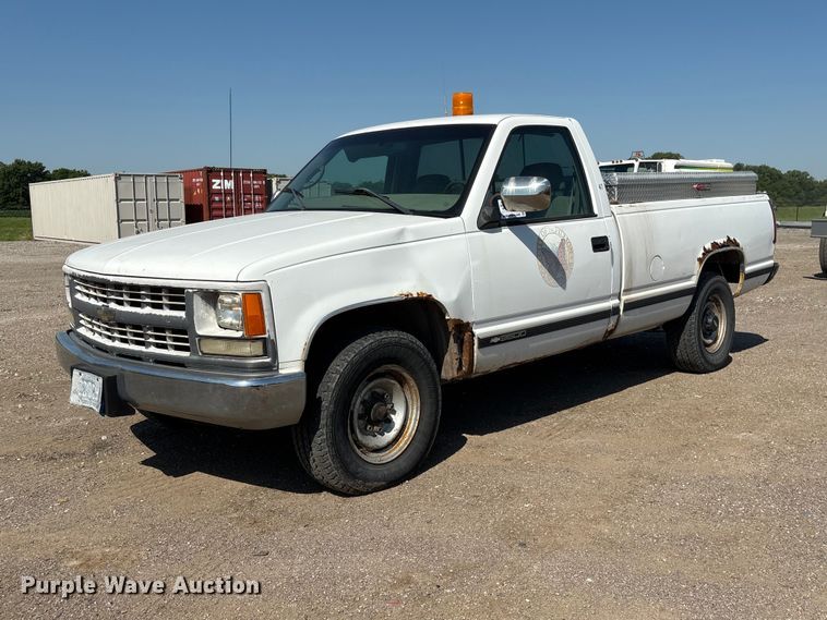2000 Chevrolet C3500 pickup truck - DO5268