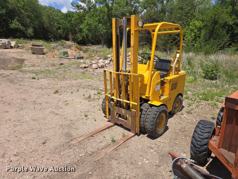 1970 Towmotor 502PG4024 forklift - DP8982