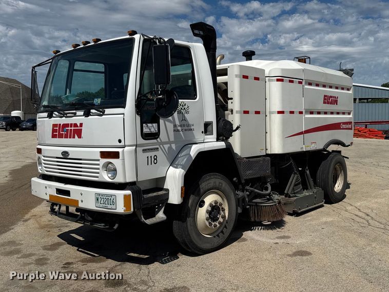 2005 Sterling SC8000 street sweeper truck - DV2043