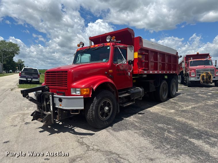 1994 International 4900 dump truck - DV2045