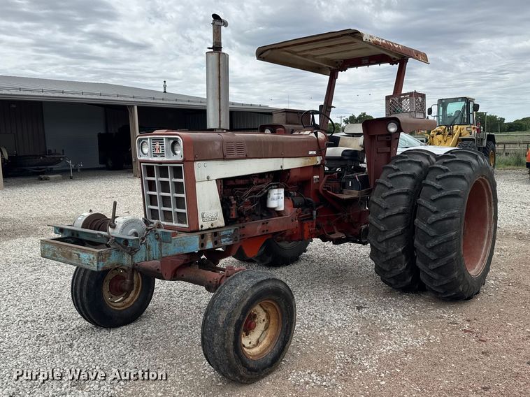 Farmal 666 tractor - DY2969