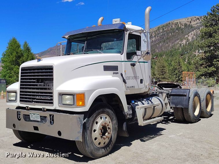 2014 Mack CHU613 semi truck - ED0145