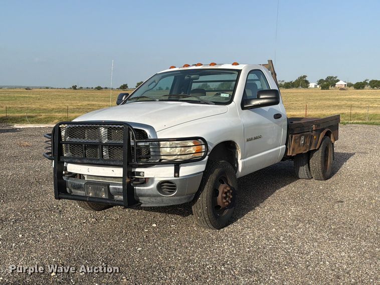 2005 Dodge Ram 3500 flatbed pickup truck - ED5348
