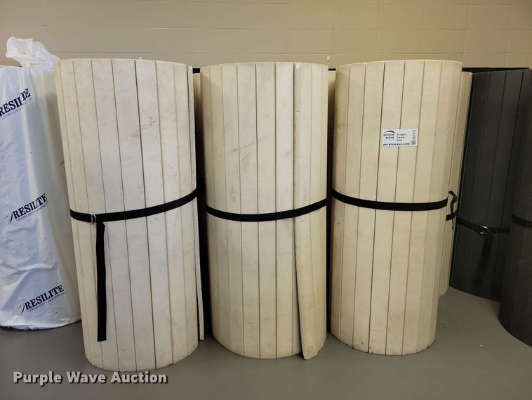 (7) wrestling mats - EE1071