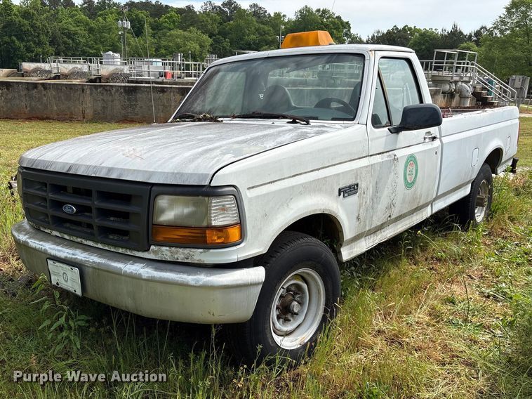 1996 Ford F250 pickup truck - EF1129