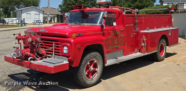 1972 Ford 750 pumper fire truck - EF1854