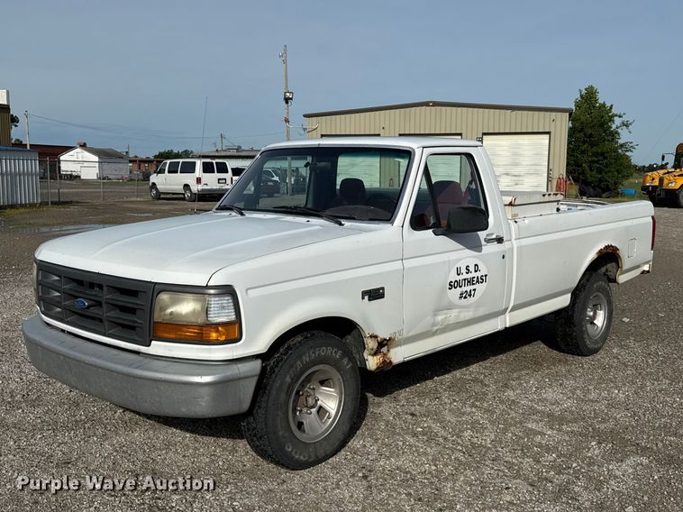 1994 Ford F150 XL pickup truck - EN0332