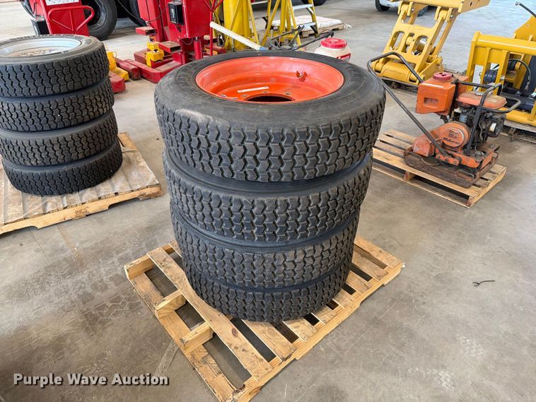 (4) Kage Klawz 255/70R22.5 tires and wheels - ER1798