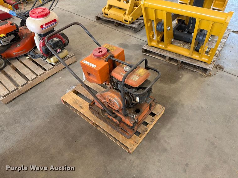 Mikasa MVC-90L plate compactor - ER1800