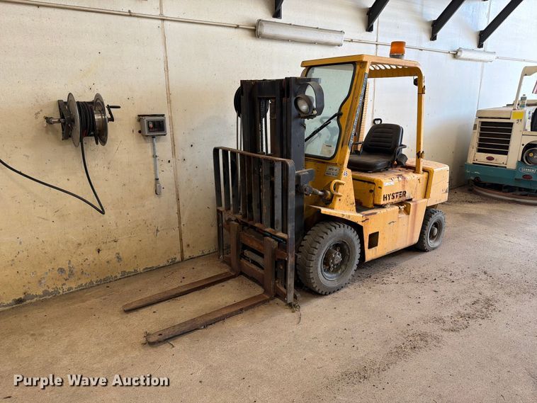 Hyster H40-XL-MIL forklift - ER1804