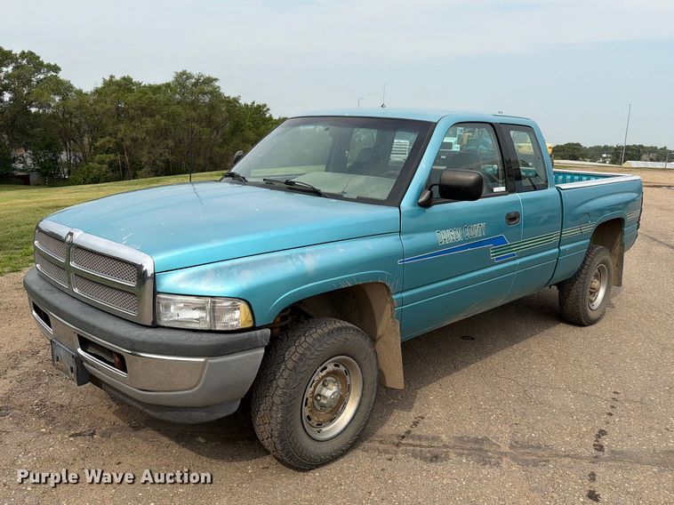 1996 Dodge Ram 1500 Ext. Cab pickup truck - ER1815