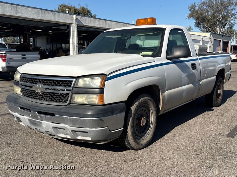 2006 Chevrolet Silverado 1500 pickup truck - ET0557