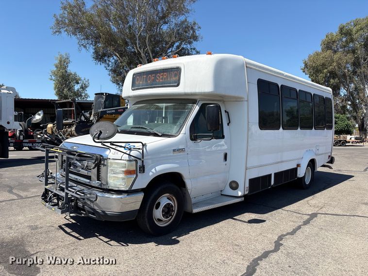 2012 Ford E450 shuttle bus - ET0575