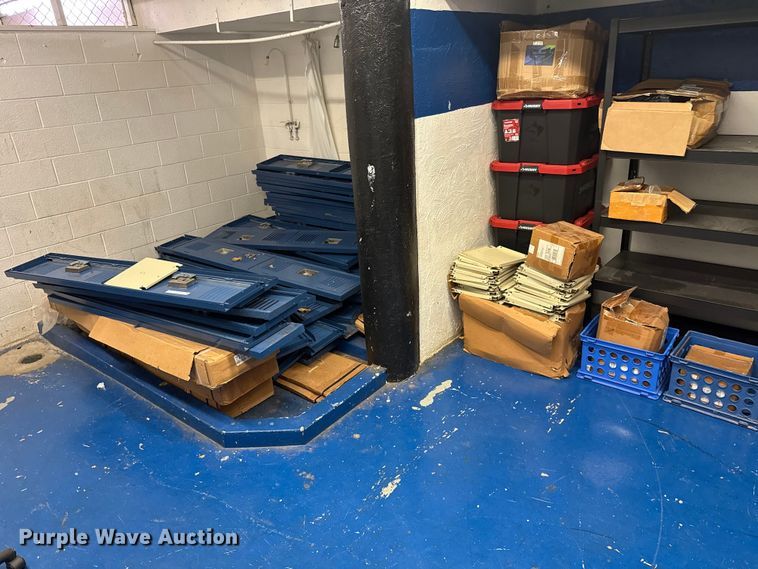 Approximately 50 lockers - ET6348