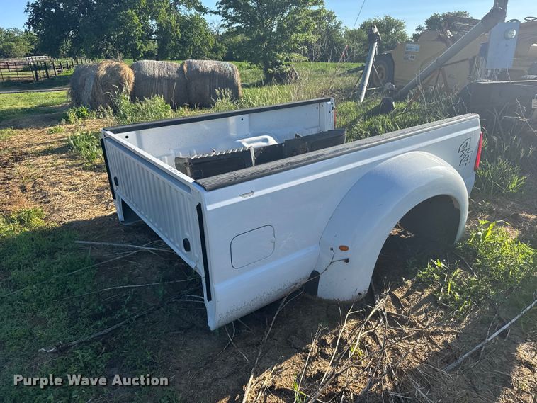 Ford pickup truck bed - EW4885
