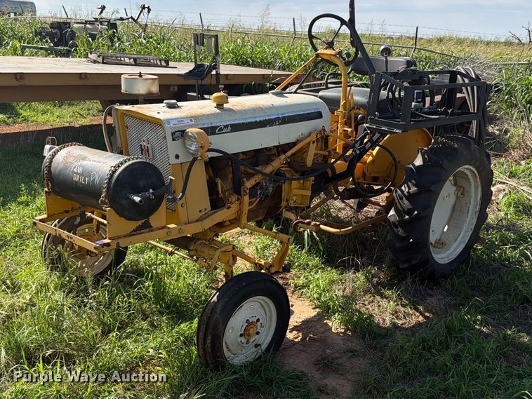 International Cub tractor - EX3991