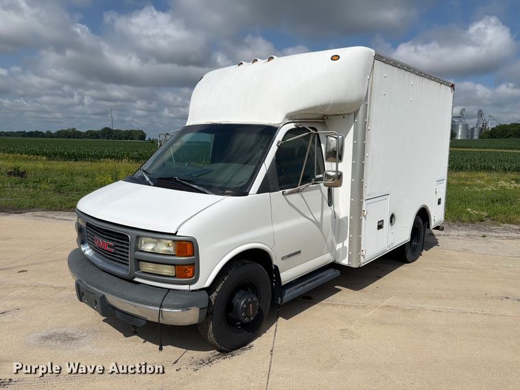 2002 GMC Savana box truck - EX4517