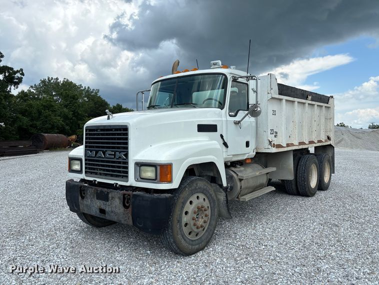2007 Mack CHN613 dump truck - FC1676