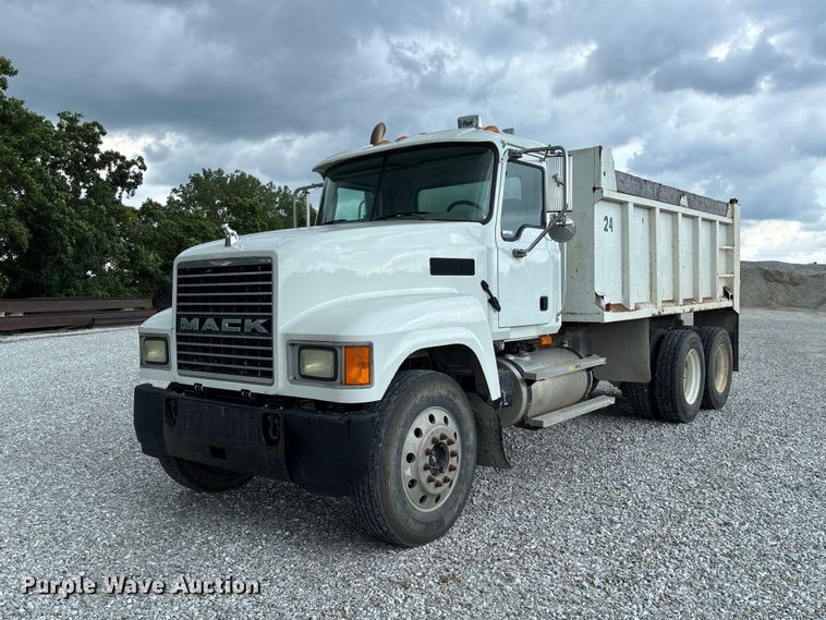 2007 Mack CHN613 dump truck - FC1677