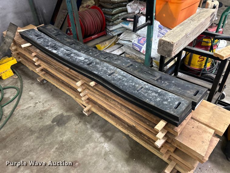 (4) rubber snow plow blades - FC2752