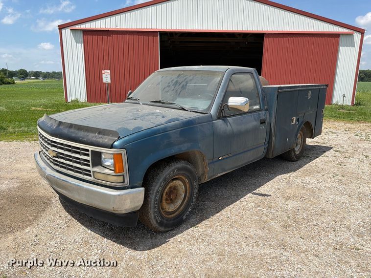 1992 Chevrolet C2500 utility bed pickup truck - FC3127