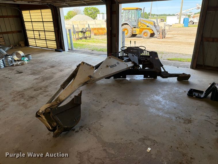 Bobcat 709FDS Backhoe skid steer backhoe - FC3131