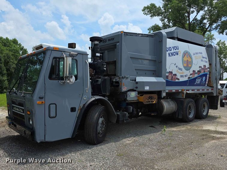 2016 Mack LEU633 refuse truck - FH6154