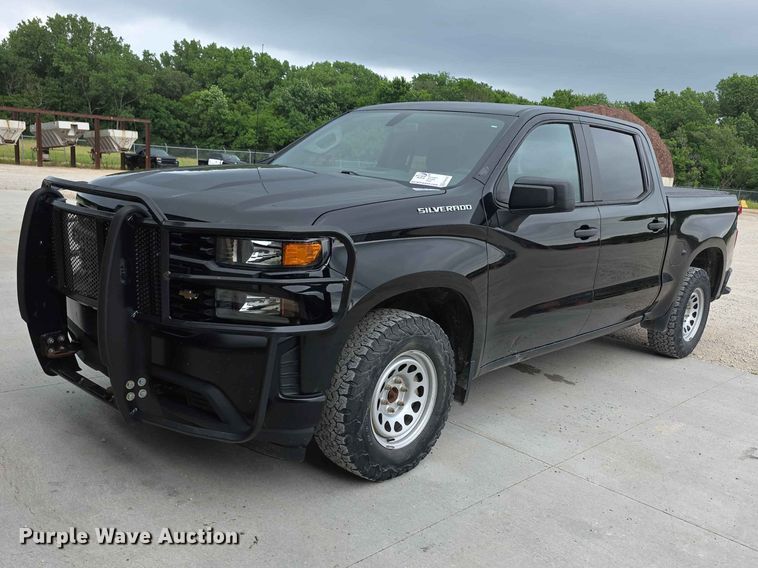 2020 Chevrolet Silverado 1500 Crew Cab pickup truck - FH6162