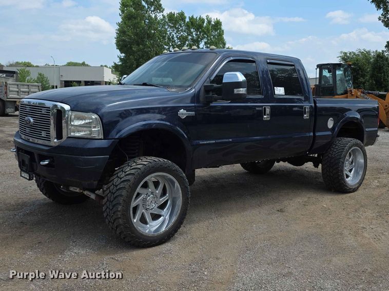 2005 Ford F250 Harley Davidson Super Duty Crew Cab pickup truck - FH6163