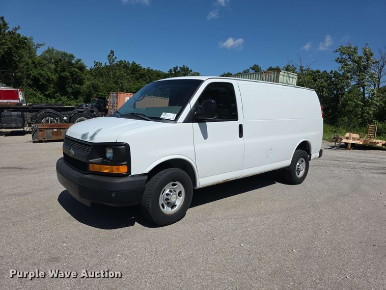 2012 Chevrolet Express 2500 van - FH6200