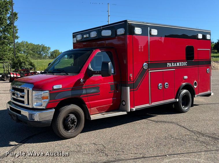 2015 Ford E450 ambulance - FK0298