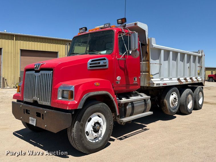 2014 Western Star 4700 dump truck - FM7551