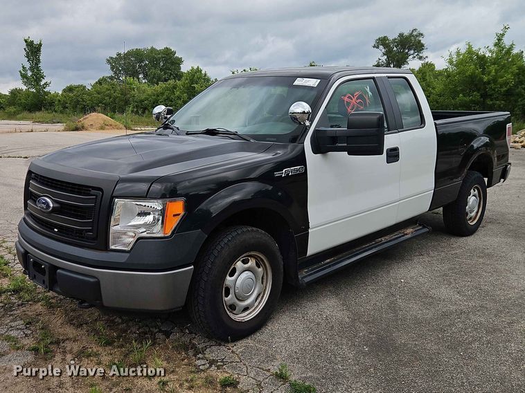2013 Ford F150 Ext. Cab pickup truck - FN5697