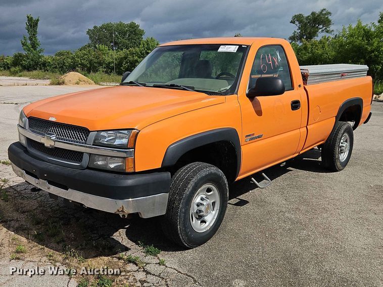 2004 Chevrolet Silverado 2500 HD pickup truck - FN5698