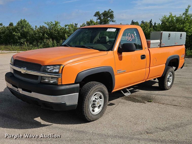 2004 Chevrolet Silverado 2500HD pickup truck - FN5700