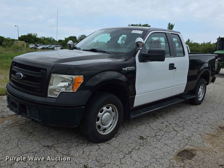 2013 Ford F150 XL Ext. Cab pickup truck - FN5702