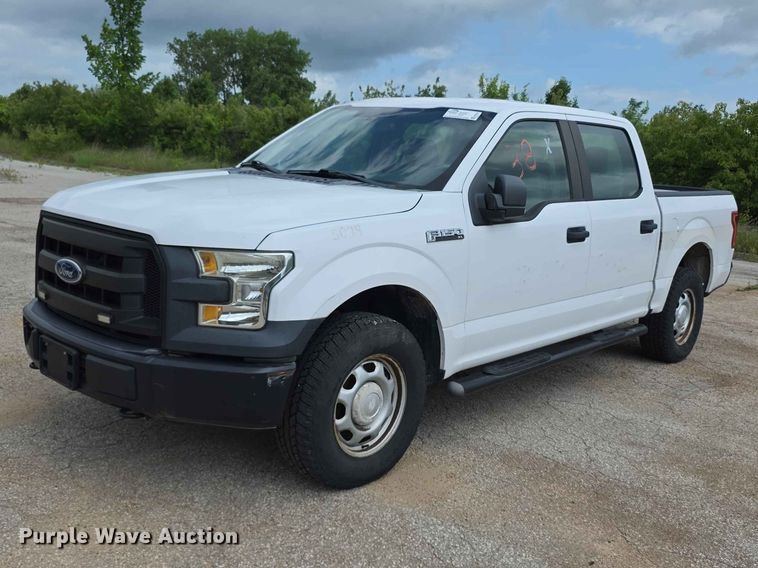 2016 Ford F150 XL Crew Cab pickup truck - FN5704