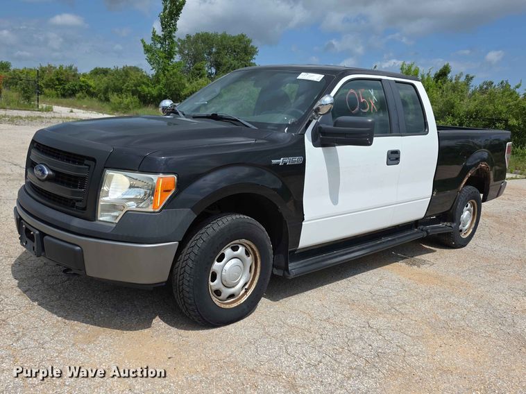 2013 Ford F150 XL Ext. Cab pickup truck - FN5706